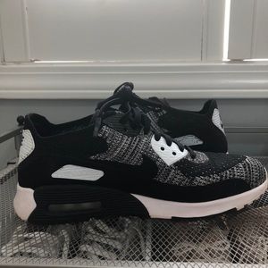 Black & White Air Max